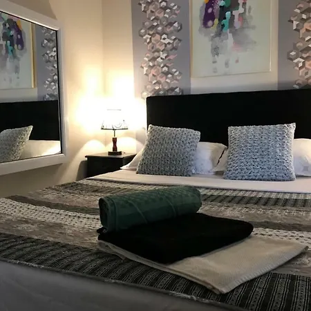 Iora Boutique בית הארחה